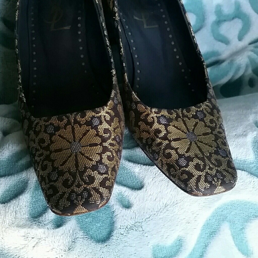 Yves Saint Laurent Gold and Navy Brocade Pumps - Picture 4 of 9